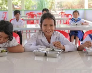 Children benefitting from school meals in Kampong Chhnang, Cambodia. These programmes are successfuly to help combat undernutrition country-wide.