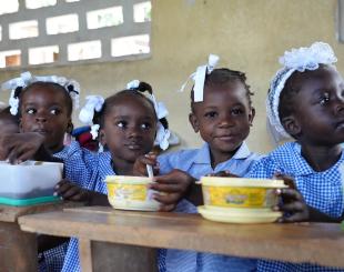 Haiti  school meals  © WFP/Pedro Rodrigues