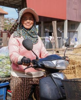 Soe Sem transporting food to schools