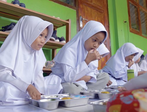 New school meals pilot offers relief to students in Warungkiara District, Indonesia